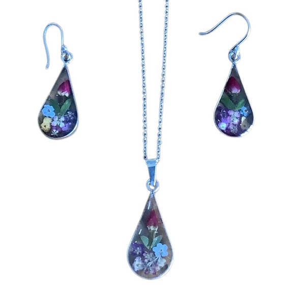 NWOT Teardrop Pressed Flowers Necklace & Earrings - Picture 3 of 8